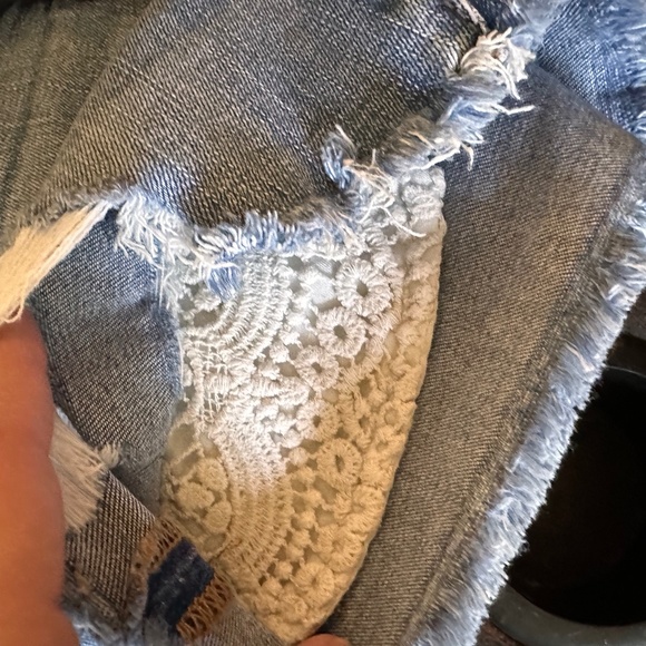 American Eagle shorts size 2 - Picture 2 of 3